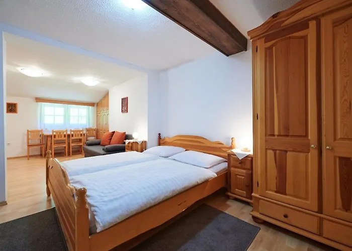 Turisticna Kmetija Stoglej Фермерский дом